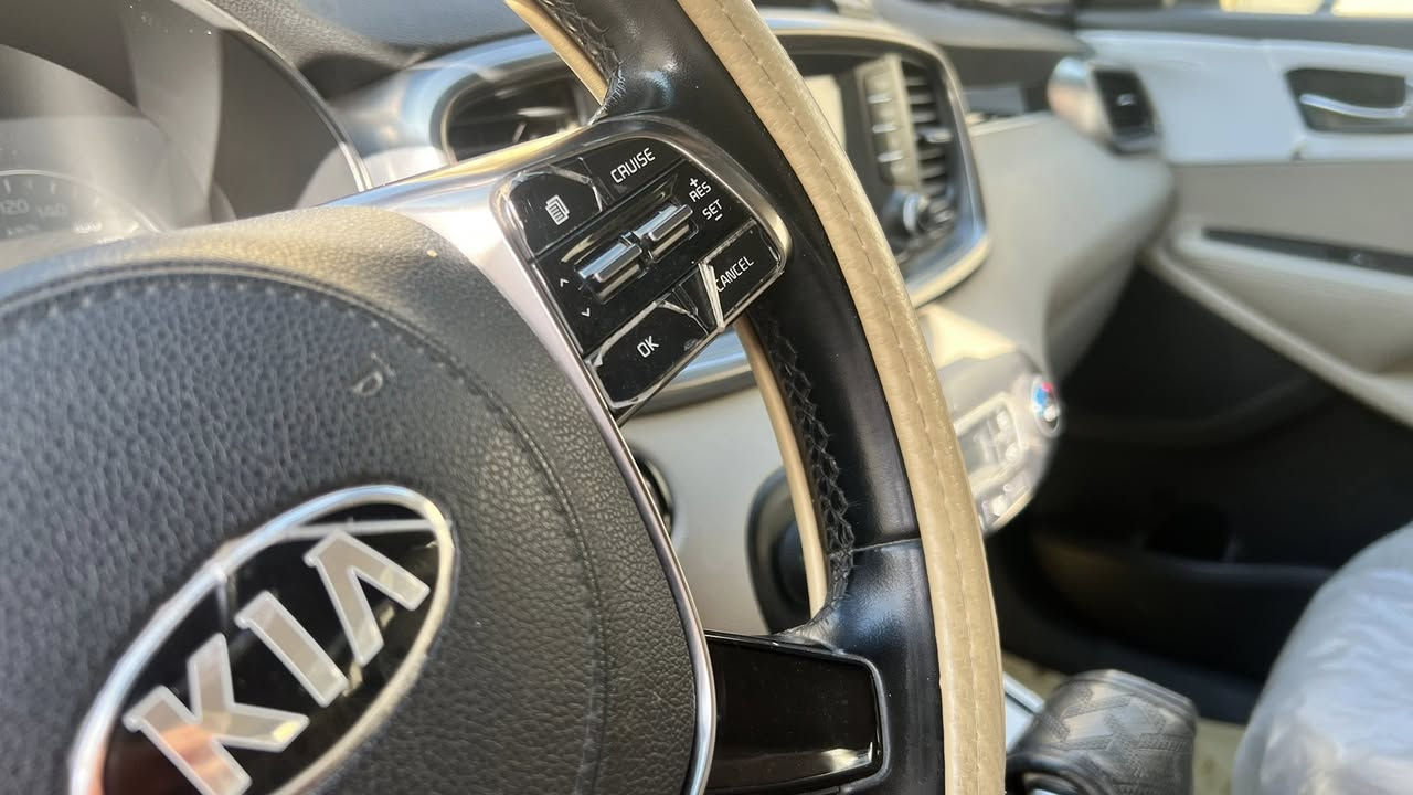 السلام عليكم….
سورنتو 2019 شكل 20 السعر (265) وبيها مجال 
مكفولة كفالة عامة ماشية 63 سيارة مال جناي رقم قادسية مشروع وطني .
بصمة 
مري شفط
جنطة كهرباء 
كشافات زينون
حساسات امامي خلفي 
شاشة كبيرة 
اربع انضمة قيادة 
وباقي الموصفات معروفة 
مكاني واسط مركز المدينة 
(***********)
