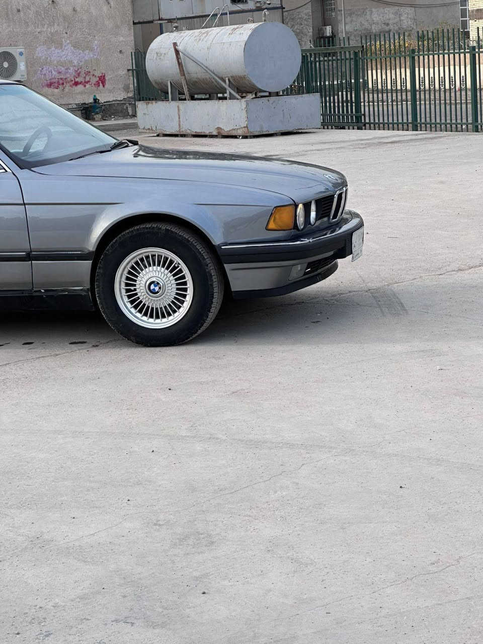 سلام عليكم
للبيع بي ام دبليو حجم 735مديل 1991اصل
سياره تعمير جديد كلشي بيها جديد وشرط الفحص 
صبغ عام درجه اولى ميه بل ميه مواد كلها دبير اصلي 
السياره شرط مكفوله من اي ضربه أو تبديل أو خياس
محرك بلادي مكفول وكير اوتماتيك مكفول جديد 
داخل جديد برغي نقص ماكو بيها وكلشي بي شغال 
كهربائيات كلها شغله واير جطل مابيها كلوب طافي ماكو 
كماليتها كلشي بيها اصلي بك لايت سكن لايت كله حاويه 
سياره الله شاهد مال بيت وبل خير عل يأخذها ولي صير من نصيبه
السعر 65وبيها مجال للشراي يتصل ويدلل عنواني بغداد سيديه 
او مراوس حسب الرغه.      ***********
