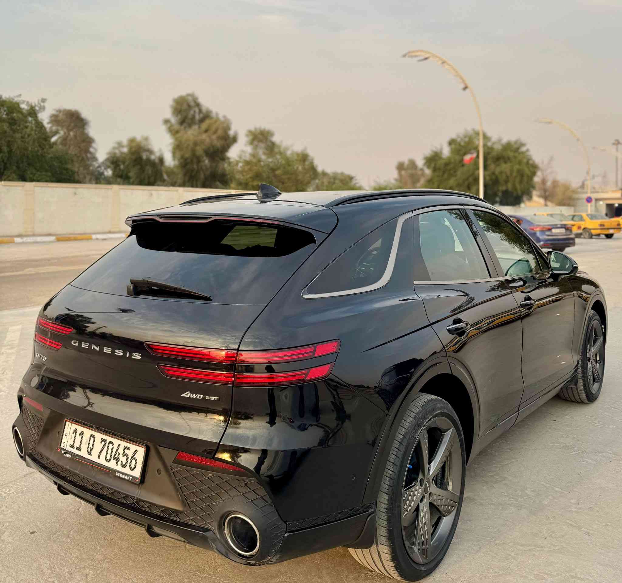 جنسير gv70 سبورت برستيج موديل 2024 محرك 6 سلندر 3500 تون تيربو  السياره فول مواصفات للاخير ماشيه 26 كيلو 

✨ المواصفات:
– فل مواصفات (سبورت بريستيج)
– شاشة كبيرة وعدادات ديجيتال
– جلد مع تبريد وتدفئة
– أنظمة أمان ومساعدة سائق
– فتحة سقف بانوراما
– نظام صوت ممتاز
– بصمة وتشغيل زر
🔧 ملاحظة
السيارة حادثهه  ابواب 2 جهة السائق وبارد جاملغ خلفي 
بيهه قطعتين كلير من امريكا جاملغ وباب 
السعر 32$
مكان السيارة الكاظمية 
***********
