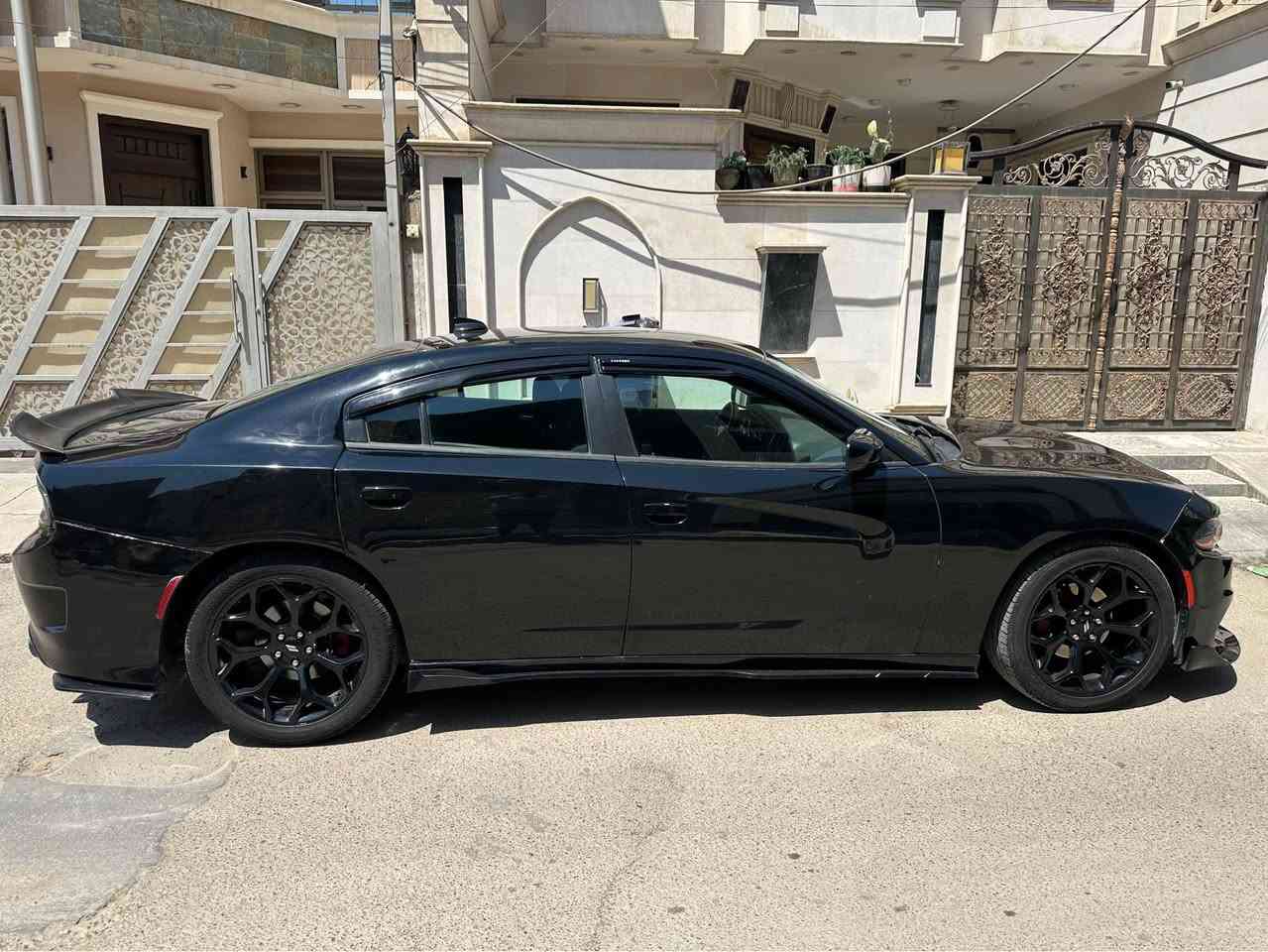 السلام عليكم دوج جارجر ٢٠١٦ sxt محدث كت كامل srt 
وارد امريكي حادث خلفي بدون ايرباك سليم كله 
مكينة وكير مكفولات بلاديات 
رقم بغداد  انكليزي بأسمي سنوية ٢٠٢٨
ماشية ١١٧ ميل جايه من امريكا ماشية ٤٩ صور الحادث موجودة عندي ورقم الشاصي هم موجود
صبغ فقط جاملغ الايمن والايسر الخلفيات قبغ الجنطة مبدلة بلادي على ايدي نفس اللون 
مبدل بنيد تحديث بلادي مال دايتونه ٥٧٠٠ ماروني وصابغه اسود البنيد البلادي موجود عندي ومكفول والفيديو مال تحديث هم موجود
تبريد ثلج قطعتين ومنفصل  
منظومة زنون ولد متغير وعدسة عين الشيطان 
ادامة كامله كل السياره صدر خلفي يحتاجلها 
السياره من الدوام للبيت ومن البيت للدوام ما متعوبة  
السعر ١٧٥ ورقة وبيها مجال بسيط 
للاستفسار *********** موجود واتس اب 
الدورة شارع ابو طيارة بغداد, العراق
