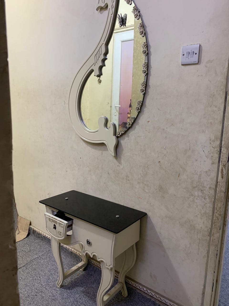 غراض للبيع تخم احمر سعره ٢٥٠ جديد تخم الازرق وياه طبلات سعره ٣٠٠ الف غرف تركي ٥ قطع سعره ٢٥٠ الف كنتور صاج وياه زاويه سعره ١٢٥ الف مرايه. ٣٠ الف الرف ويه الورد ٤٠ الف مكان دوره حي الصحه ***********
