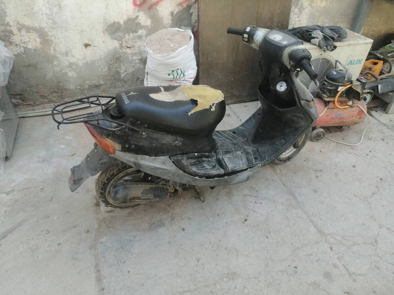 سلام عليكم شباب دراجه تسع ازروف  بدون أوراق توني مجفتهه بيهه شلعه ومعدل خير من الله نكره الدراجه ابيعهه كوم حديد ولله متوازي عله ييعتهه السعر ١٥٠ وييهه مجال بصيط المو شراي لايتصل ***********
