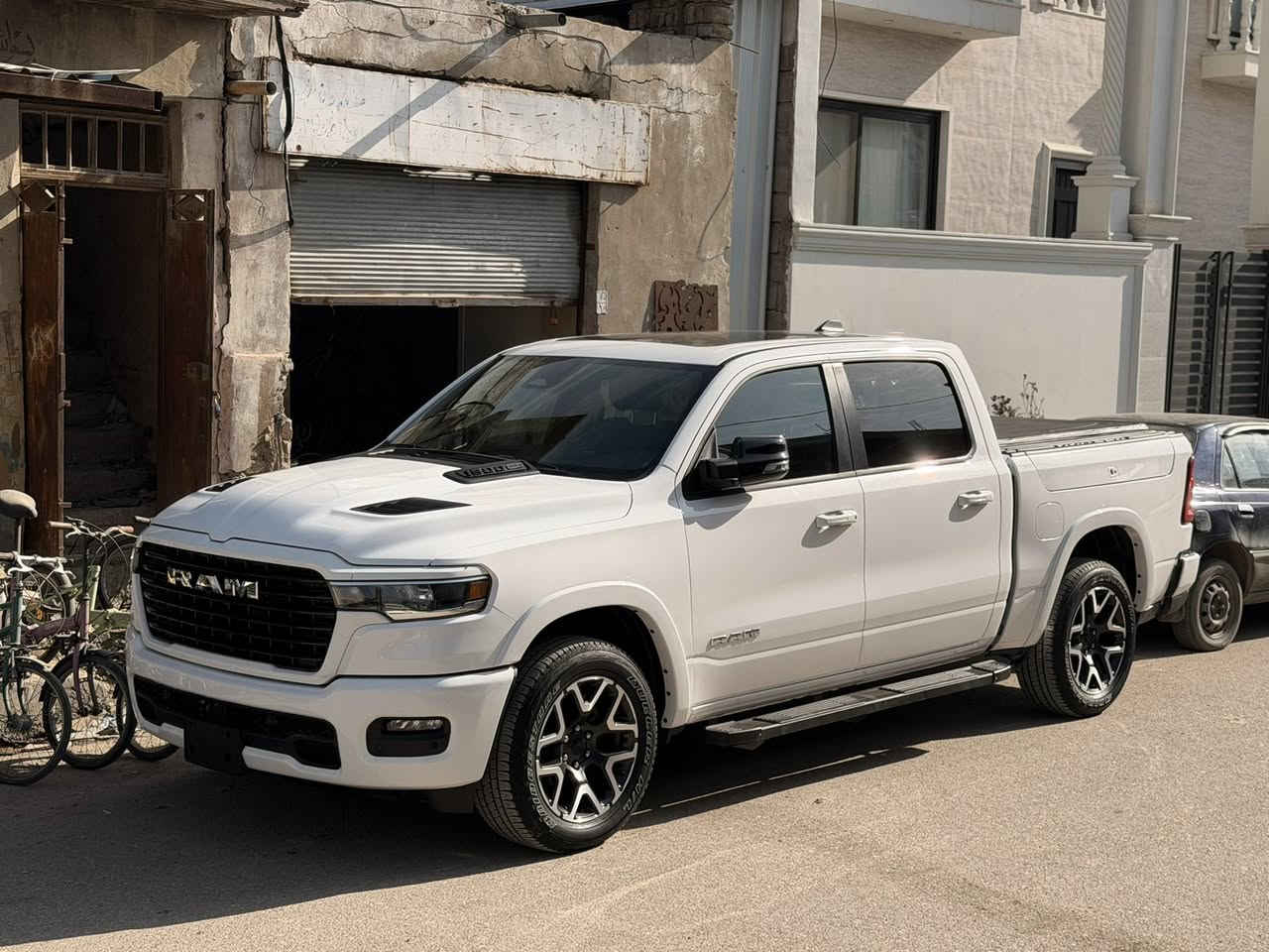 السلام عليكم
رام 2025 لارامي 

1- تشغيل عن بعد واطفاء

2- شاشه تسلا

3- رادارات اماميه خلفيه جانبي

4-نقاط عمياء جانبية

5-دوسات بانزين وبريك متحركة

6- بصمه عدد 2

7- سلايد

8- كشنات جلد 

9- الكشنات تحكم كهربائي

10-باب خلفية كهربائية

11-تدفئة وتبريد كشنات امامي مع تدفئة كشنات خلفي مع تدفئة ستيرن

12-نظام صوتي Alpine

13-نظام تحديد المسار 

14-مرايه جانبي وسط تعتيم 

15- رام بوكس + بوكس داخلي

16-لايت full led

17-نظام دفع رباعي 4x4 مع نظام دفع ثنائي خلفي 4x2

aux/usb/Bluetooth/apple النظام الصوتي يحتوي 

car play/android auto

18-اربع وضعيات للقياده سبورت/نورمال/سنو الثلجية/اوف رود

19- حساسات امامي خلفي

-ميموري كشنات

-محرك v6 3.0 تون تيربو 420 حصان

-ماشيه سياره 3 الف 

- كير 8

- نظام ترحيب

- مري شفط

ملاحضه سياره بدون رقم تترقم جميع المحافظة عدا شمال

صور الحادث مرفقه 

سعر 450 بيها مجال 

عنوان / ديالى بعقوبه / ***********
