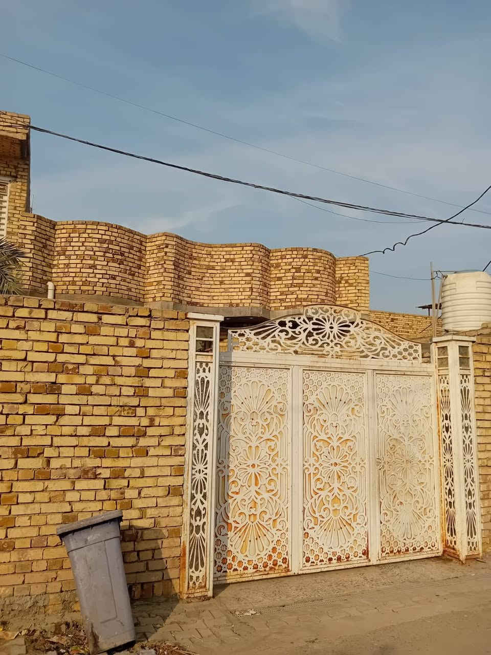 دار للبيع
زراعي سند 25 المساحه  256مترالوجه 8 والنزل 32
 بناء نظيف سنه2021 دورالنفط خلف مخازن ومفروشات العنتاكي قريب على الشارع العام السعر 82مليون 
📞 للاستفسار أكثر:     ***********
                          ملاحظه 
المكتب  مجاز حكومياً ادخل للحساب ناشر ابيوت اي بيت ايعجبك او قطعه  راسلني وتدلل
أعرض عقارك عندنا ودع لنا التسويق
عنـــوان المـكتــب ميسان  (مكتب عقارات الساعدي) 
الفرع الاول    حي  الجامعي         0770555343
حي الجامعي  ودور النفط.          ***********
 الفرع الثاني  البتيرة مقابل الف دار ***********
الفرع الثالث حي الصحفين والغدير***********
