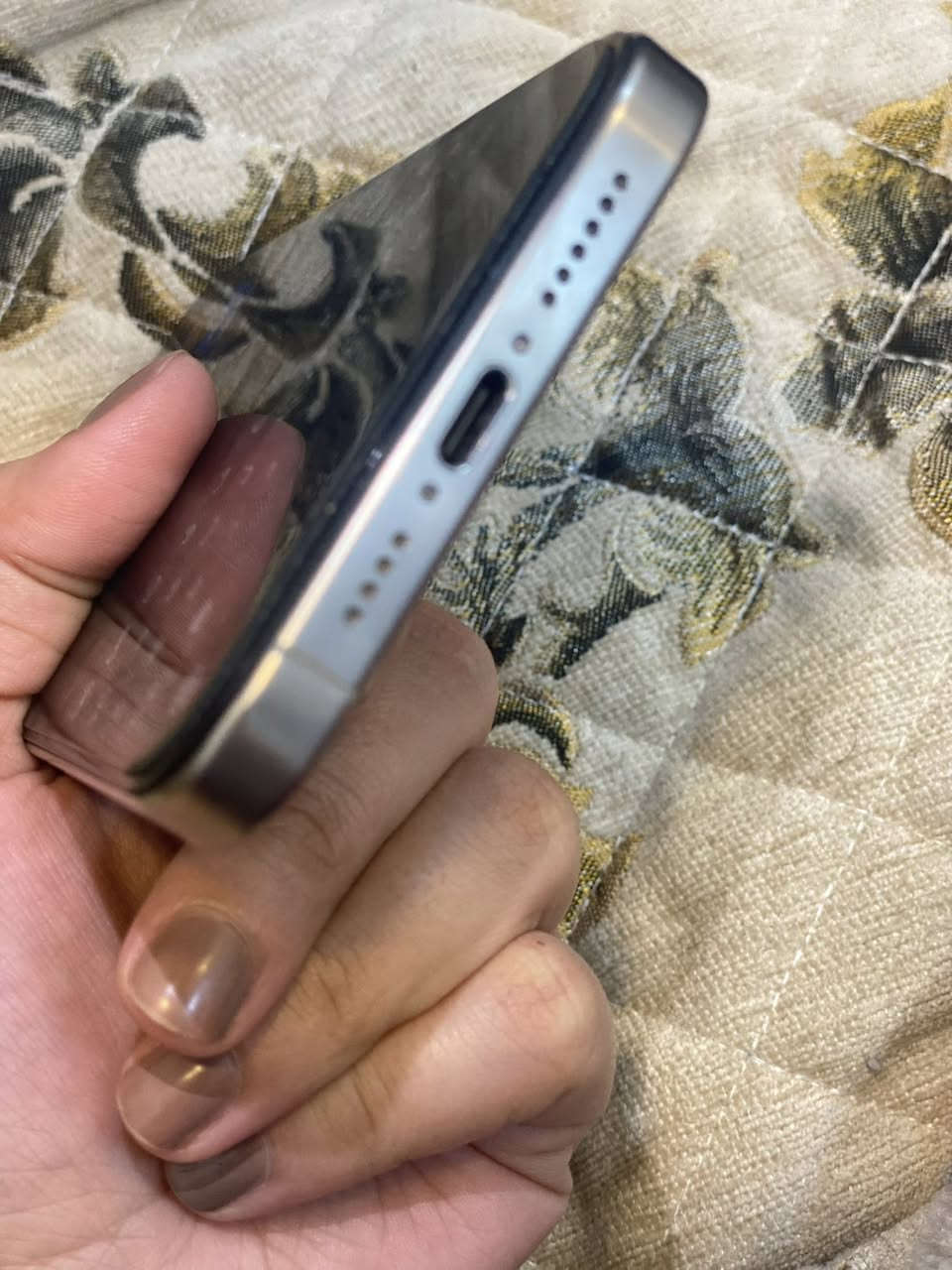 ايفون 15pro max  ذاكره ٢٥٦ نموذج m شرق اوسط التليفون جديد لوك شخط مابي مجرد مبدل شاشه اصليه مال تليفون تفصيخ بطاريته ٨٨ 
تواصل ***********
