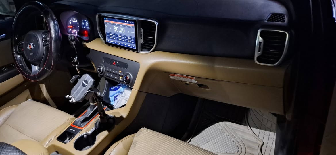 تحيه طيبه للبيع كيا سبورتج خليجي رقم بغداد الجديد سنويه هزه كله جديد عليها ادامه كامله سياره جاهزه بدون نواقص سياره مكفول من حادث وصبغ وفتح بيها فقط جاملغ أمامي شخوط وتم وضع كلير سونارات اثنين موجود بيها تخم تاير باتري جديد قمارة بنوراما دواخل عسلي تبريد قطعتين ٣ وضعيه قياده  حساس أمامي وخلفي لد نهاري وليلي زراك لايت اشاير بل مري وشفط  كشاف رباعي تحكم لايت عالي ناص زنون بلاد تبريد وتتفئه شغال ويل ١٩ كروم فراشه سعر المطلوب 25 مليون قفل ***********
