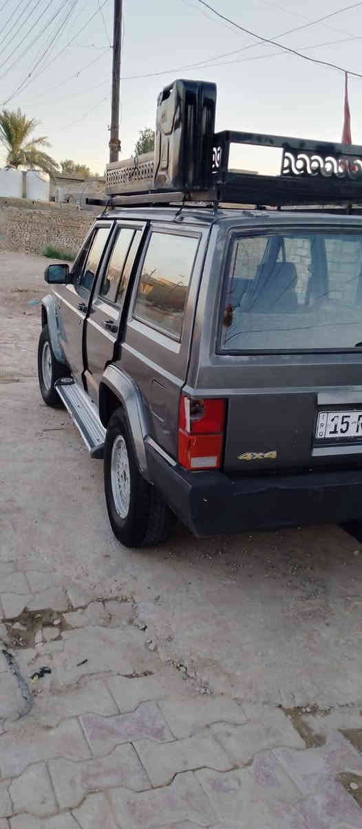سلام عليكم سياره جيب شيروكي موديل1988  ماكينه ثنين ونص بطه خير من الله كير كهربائيات كلها شغاله طائرات 70 من 100 صدر 70% سياره مثل ما موجوده بالصوره موجوده رقم انبار اسمي رقم انجليزي متواجده السياره بغداد النهروان رقم الهاتف.   ‎0773 374 0427.    سعر 40 وبها مجال
