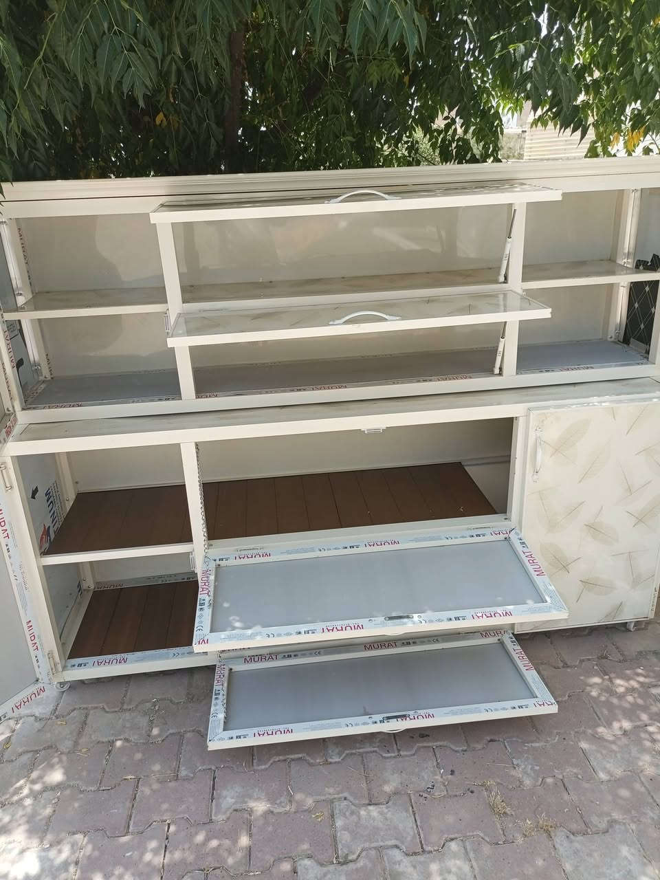 معرض البركه 
يوجد لدينا كاونتر شرط النظافه وشغل درجه اوله السعر180
كاني كرده شارع مستشفى شهيد جزى ***********
