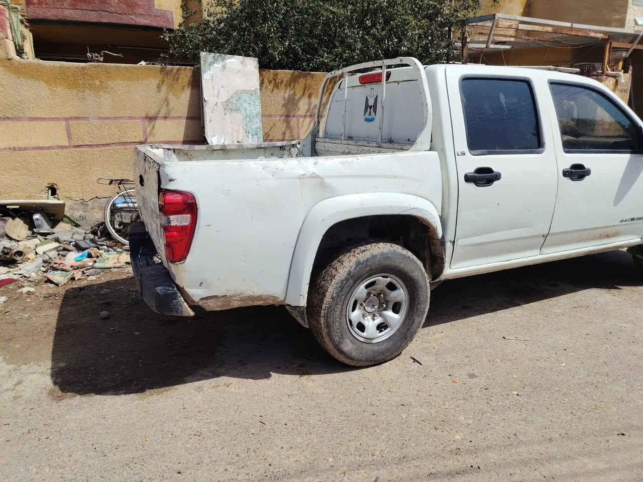 السلام عليكم أدوات أدوات سياره شوفرليت كلرادو 2008 سياره أدوات الشرط مكينه وكير مكفولات سياره جاهزه السعر ٣٥ورقه وبيها مجال اي استفسار *********** سياره دعاميه جديده ماصدات جديد بك لايت خلفي جديد شباك جديد بس الباب الخلفي شويه مخسف
