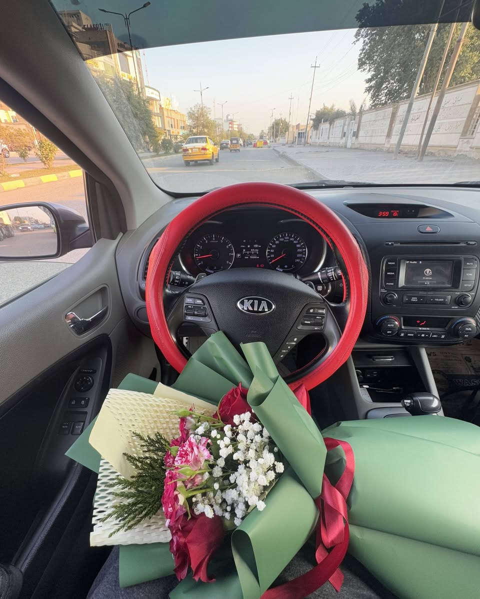 السلام عليكم
للبيع سيراتو 2016 تك باب مكفوله كفاله من الصبغ او الحادث استيراد الشركه الدوليه العراقيه فول مواصفات من بصمه وحساسات اماميه خلفيه كامره شاشه لمس بلاديه فتحه سقف  مقاعد جلد مواصفات كامله ومعروفه رقم بغداد باسمي ماشيه ١٠٧ الف كيلو حقيقي سونار مرفق مع الصور 
السعر 115 وبيها مجال
مكاني واسط قضاء الحي
للتواصل ع الرقم ***********
