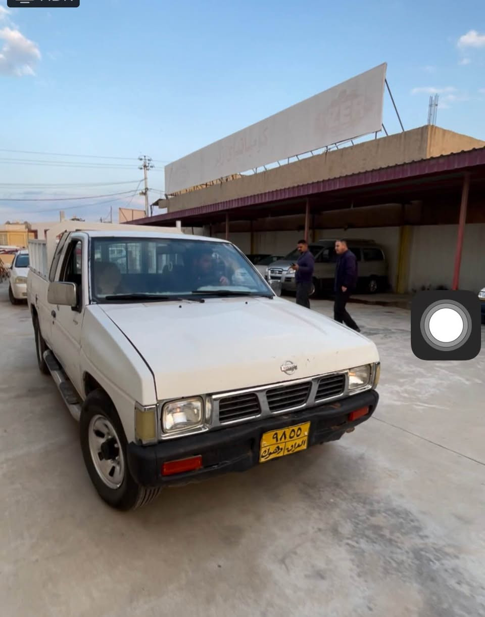 نیسان 1993 سعر 25 ومجال
تحویل وکالە خرامە ب شەرت
بی دەعم و لیدان و سبخ
3 ورقە خرامە ل سعر دیت خوار
تەخم تایر گیر مکین ب شەرتن
شوین روڤیا/*********** اكر, نينوى
