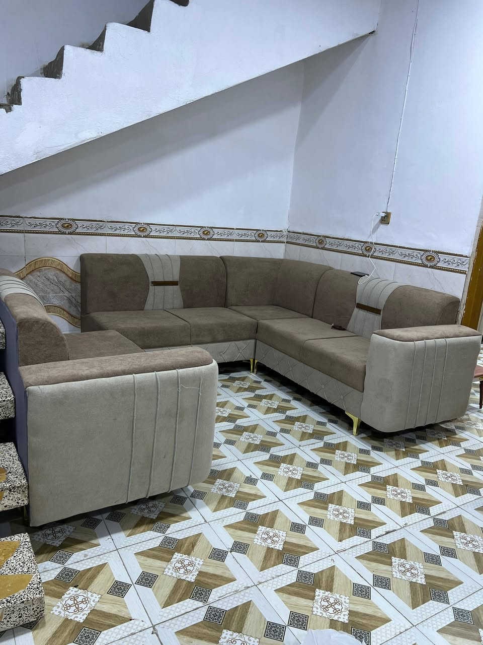 ديوانين نضيفات جدا استعمال كلش قليل أخذته مليون و٨٠٠اريده مليون و٢٥٠وبي مجال للتواصل ***********
