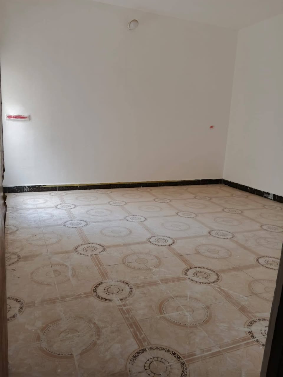 دار للبيع طابو صرف خلفي السعر 125 وبي مجال موقع راقي عرض الدربونه مترين طابقين ناصريه صوب الجزيره بظهر مجلس المحافظة القديم او تربيه جديده قريب على مدينه المائيه وقريب على فلكه الزيتون رقم صاحب الدار *********** التوصل وي صاحب أبو البيت
