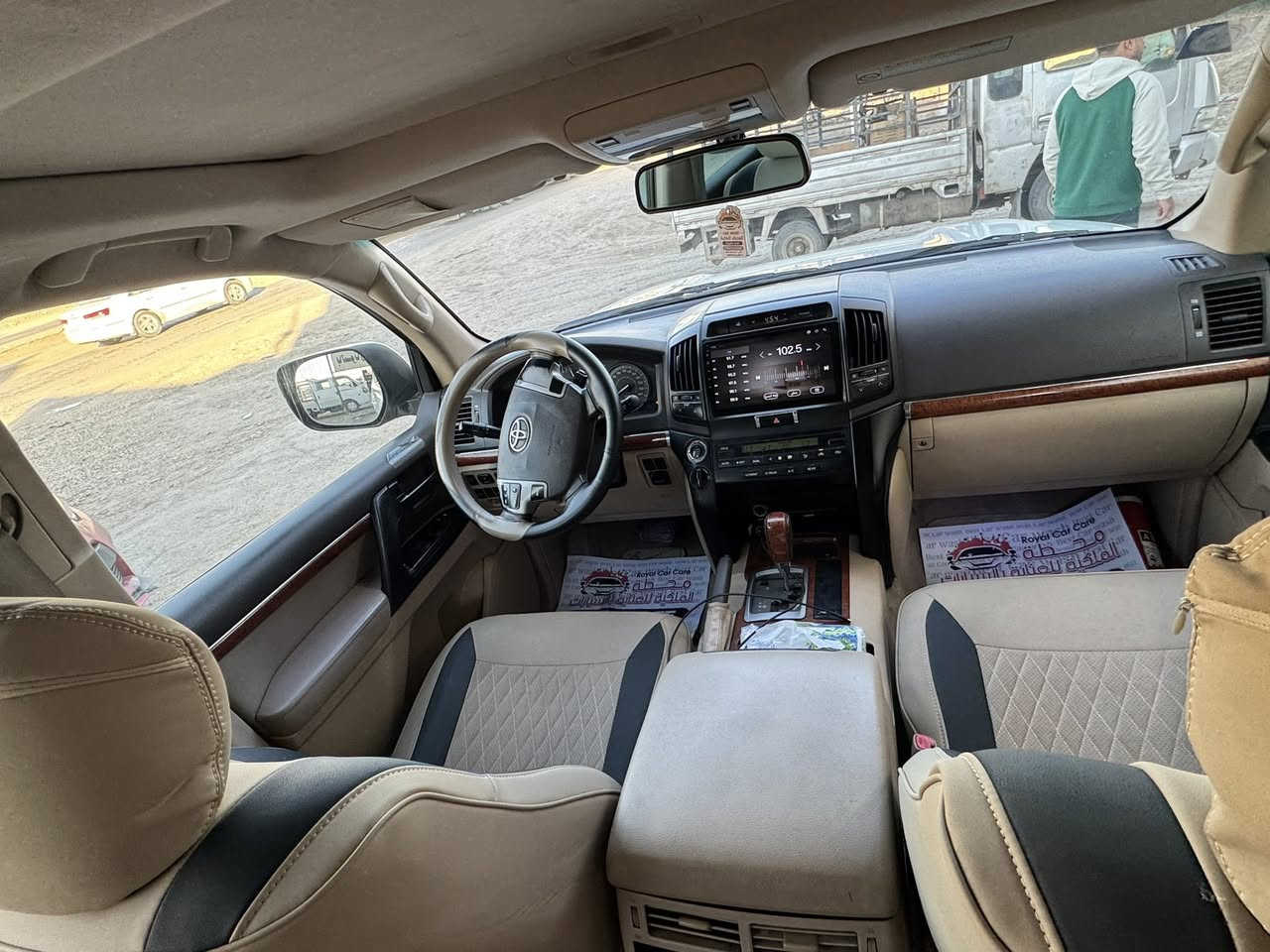 تحية طيبة
لاندكروز 2012
ماشية 190 🧮 
رقم بغداد دولي 
مواصفات بريم 🦅
V8 4.6 
كشنات جلد.  
حساس امامي + خلفي
شاشة. 
تبريد مركزي 3 قطع. 
سلايد روف. 
السيارة مكفولة من الصبغ والتبديل
فقط بارد بسيط في الجاملغ الامامي الايمن وتكحيل مقدار اصبعين. 
الگير والمكينة مكفولة من الفتح والضعف والتبخير. 
سعرها 335. 
مكانها الحلة -شارع 80
0772 544 6733 
0781 819 1854
