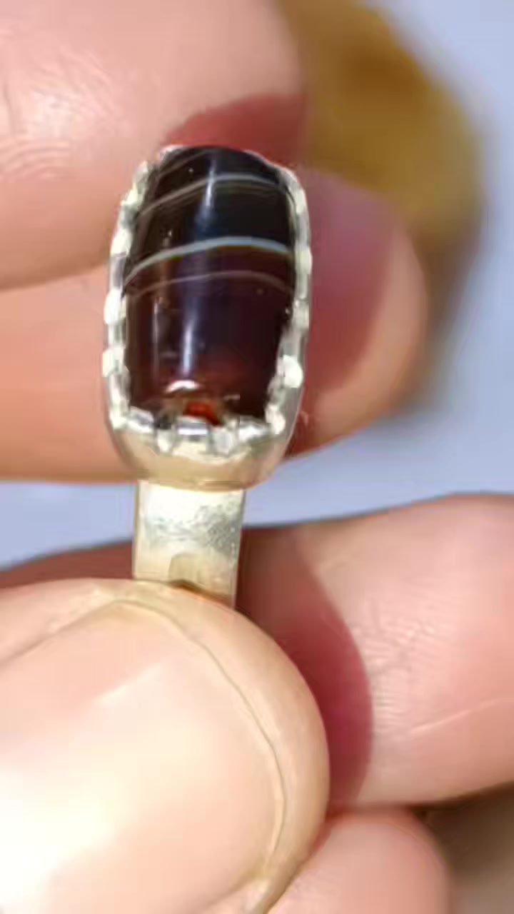 تاخذ العقل . لمن يفهمها. عن ندارتها اقصد


**إذا كنت صاحب هذا الإعلان وتريد حذفه لأي سبب، رجاءا أرسل رسالة إلى الدعم الفني**