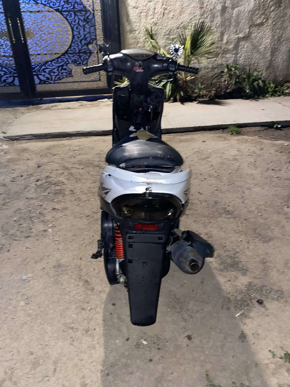 دراجة ماكس عدلة بوشة ٥٥ كلشي بيهة شغال بس من عدة صندوك ميقفل  ***********
بيع ٥٥٠ بيهة مجال
