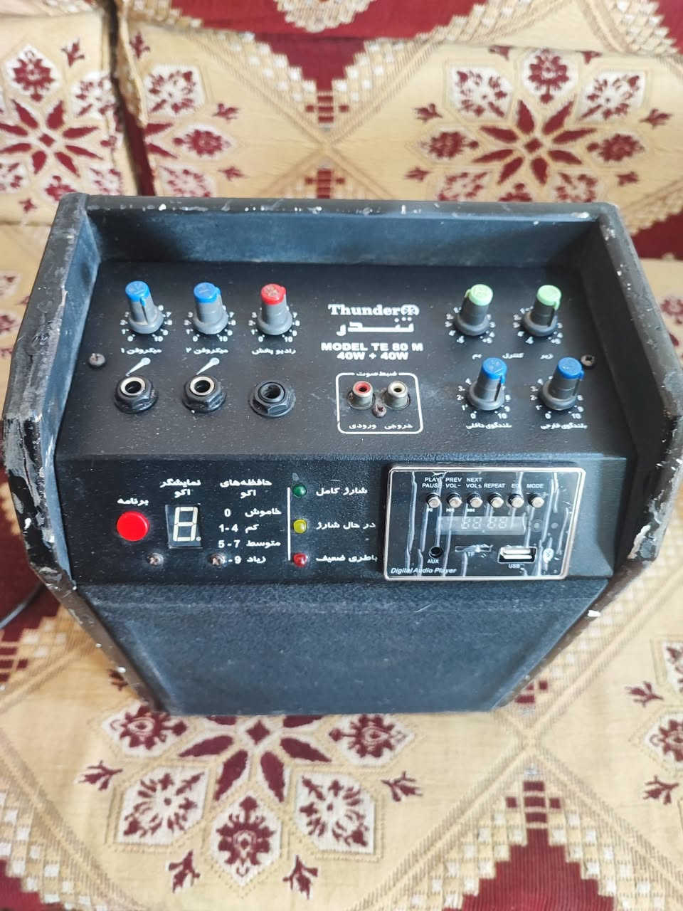 جهاز قرايه نوع تندر محمول شحن جهاز مستعمل يشتغل بالكامل مايكات 2 واواكس وفلاش وبلوتو وتكدر تربط عليه سماعه ثانيه السعر 115 الف موجود توصيل 6 الاف ***********
