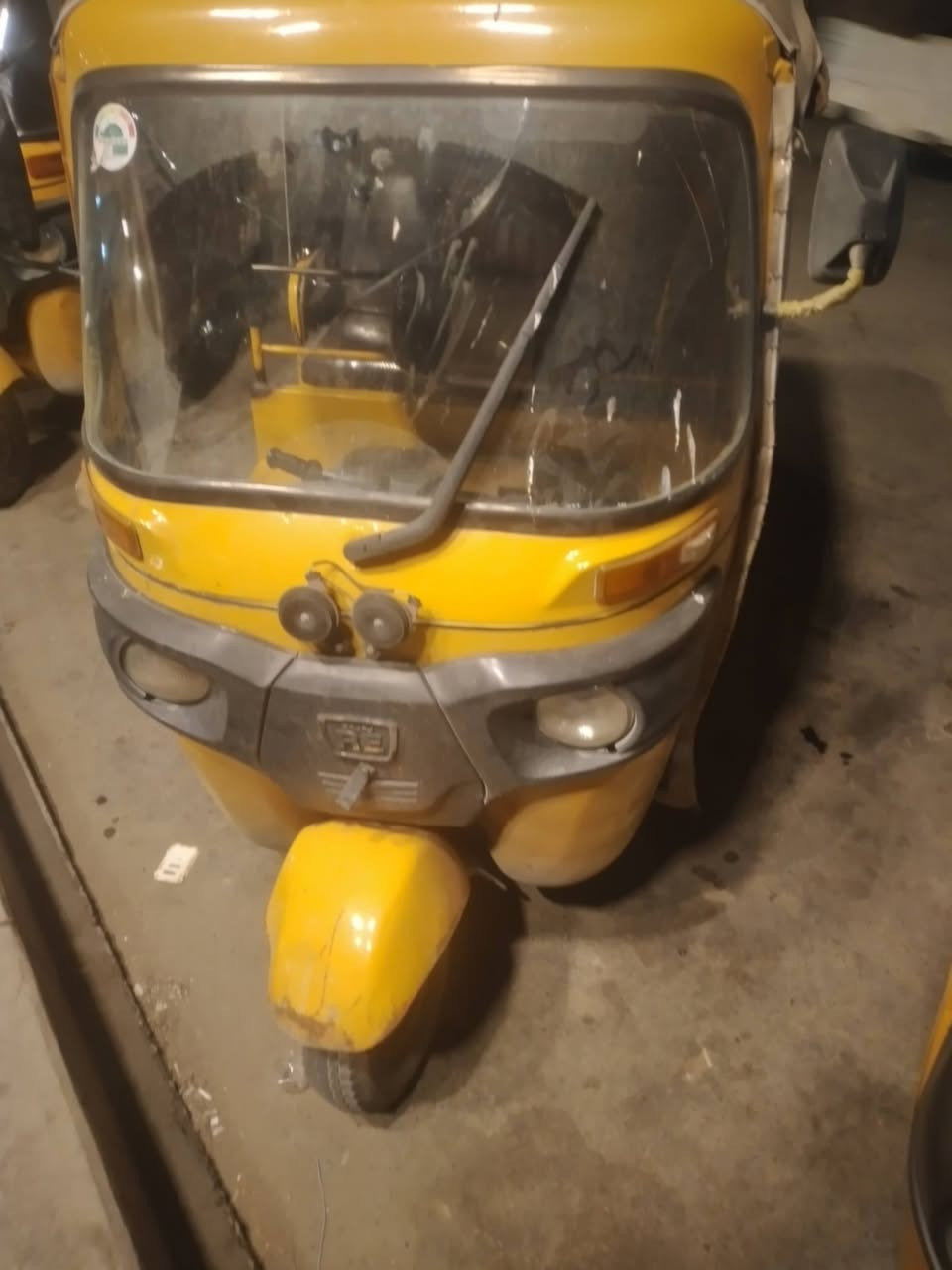 سلام عليكم تكتك موديل 2018 مرقمه رقم وسنويه بسمي تحويل ثاني يوم التكتك بيه بكن ويرادله ترتيبات رايده 4400 وبيه مجال مكاني بغداد مدينه الصدر 
رقم الهاتف ***********
