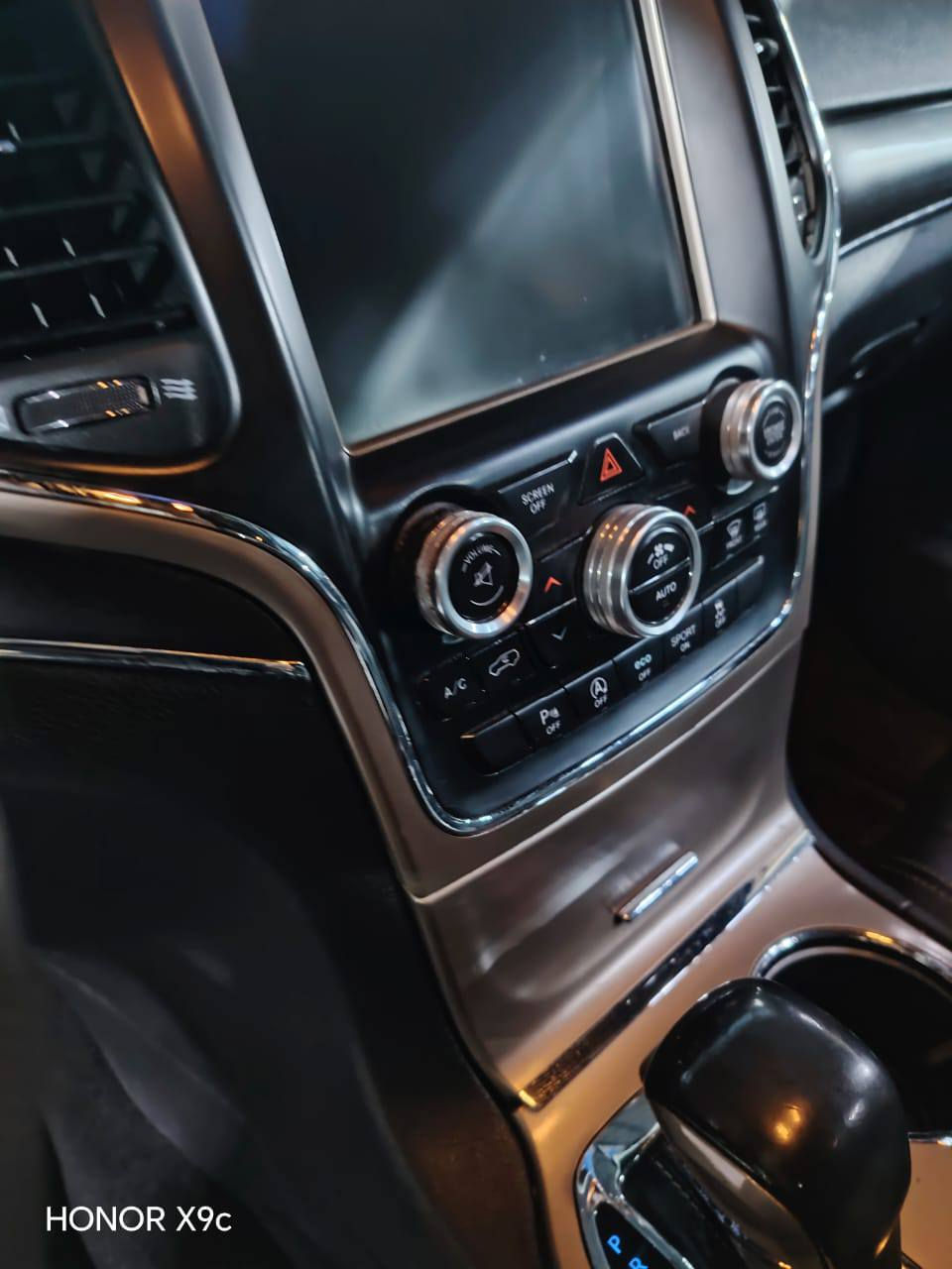 سلام عليكم جيب لاريدو موديل ٢٠١٦ ضررها كلين ماشيه ١٣١ ميل السياره كندي السياره فول مواصفات بس سليت كشن حضن كشن كهرب حار وبارد سعر ٢٤٠ بيهه مجال السياره رقم أربيل دولي السياره بل موصل رقم تلفون كورك *********** اسيا ***********
