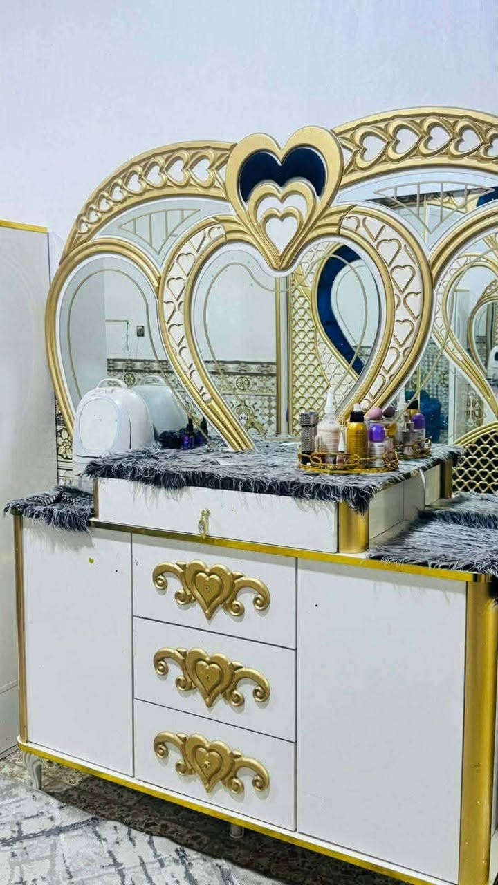 غرفه اخشاب للبيع نظيفه كامله مكان نجف براكيه سعر400 بها مجال بسيط الشراي اتصال علىا رقم الهاتف***********
