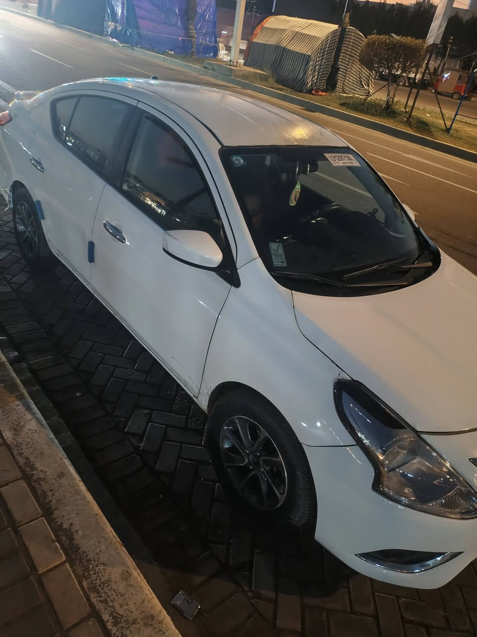 نيسان فيرسا بيهه 3قطع تبديل كير ومكينه كفاله صدر تايرات جددرايدهه ب 70 بيهه مجال قليل رقم بغداد تحويل بكاني راشديه رقم ***********
