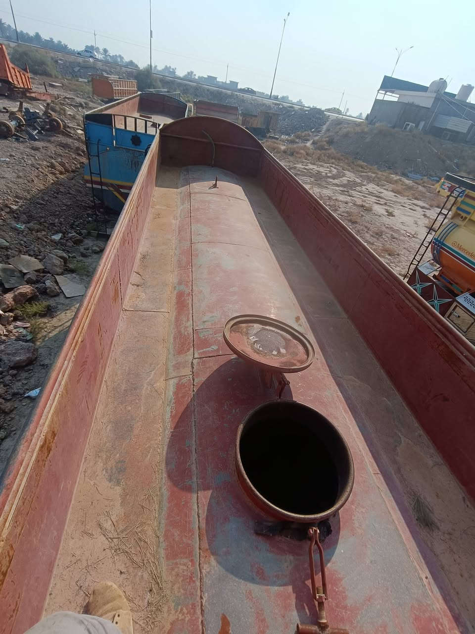 تانكي حديد مغلون للبيع الطول 575 مال قجمه جاهز تفصال العام السعر 7مليون وبيه مجال  رقم الهاتف *********** مكان الفلوجه كراج محمد الحاتمي
