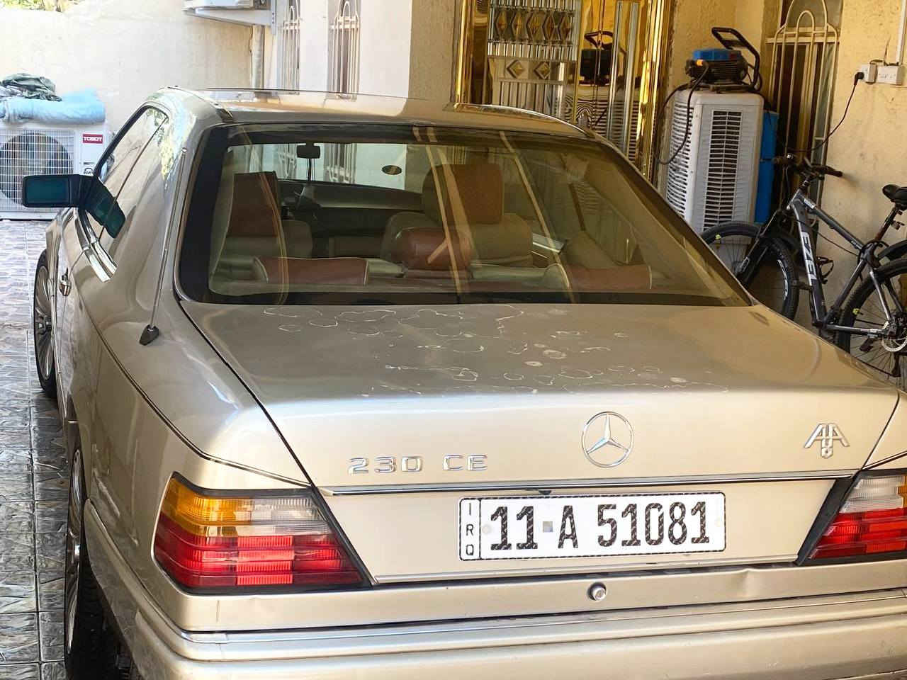 من رخصه الادمن
عندي سيارة مرسيدس بنز كوبيه 230c  
اربعه سلندر محرك 2300
سياره خير من الله 
تايرات نظيفة جدا 
غرفة نظيفة جدا جلد صاج ملكي تحكم كشنات كهربائية مع حزام امان كهرباء 
مسجل شاشه لمس 
دبل فيت بم جديد مع فلتر 
كهربائيات نظيفة جدا و ما ملعوب بيها 
باتري 90 امبير ما صارله هوايه من اخذته
صدر مع دسكات 
السياره باسمي و باي وقت حاضر لنقل الملكيه 

بس نقصها كمبريسر التبريد عاطل 
و السلايد روف ما مربوط بالماطور 
مكانها بالحله 

موبايل  ***********
