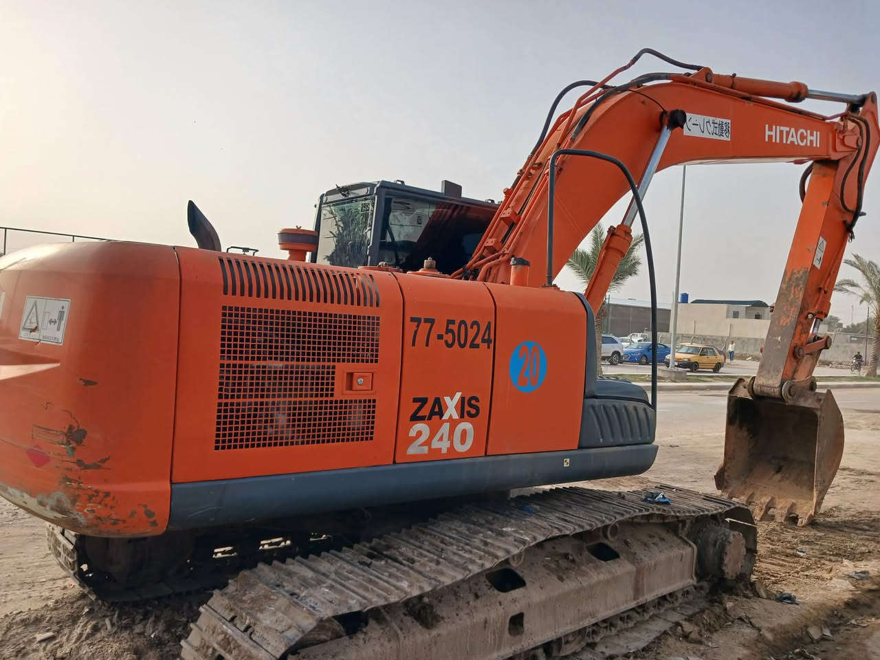 حفاره zx200-3
لبيع مكفوله وجاهزه لشغل 
موديل 2011
ما مفتوح بيه شي 
وسعره مناسب كلش 
***********
