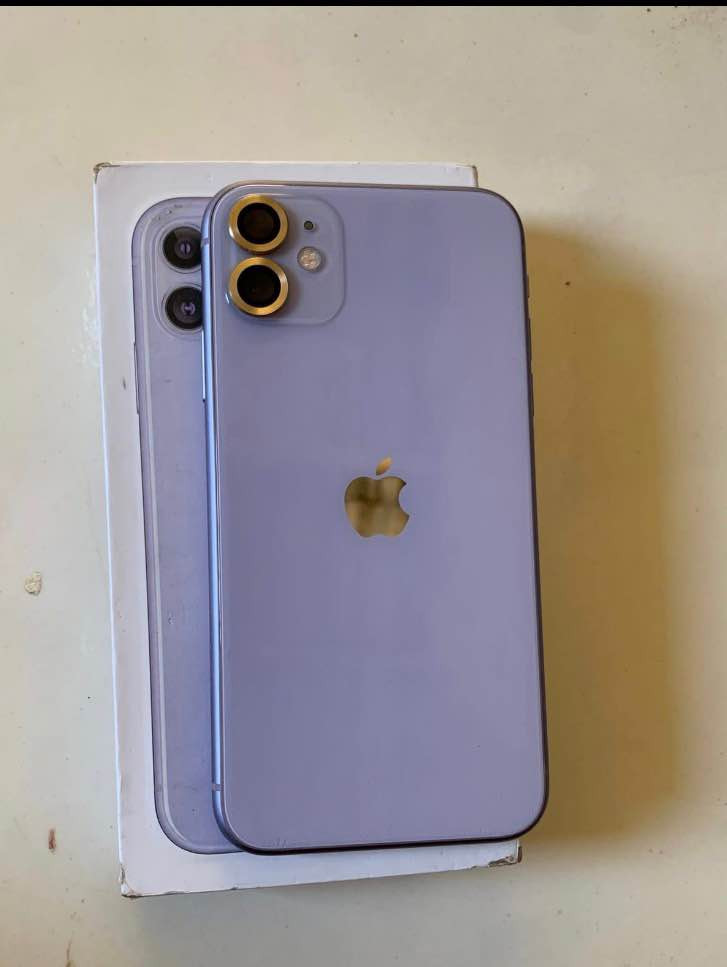 ايفون 11
نضيف جدا مابيه اي زلغ 
ذاكرة 128 
بطارية مستبدل اصلي وتفصيخ وانطي ضمان 
وياه الكارتون مالته والكيبل
الجهاز بيه ضمان يومين اي خلل يرجع 
سعره ب 210 قفل مبيه مجال 
بغداد مدينه الصدر 
رقمي بس واتساب متواجد *********** بغداد, العراق
