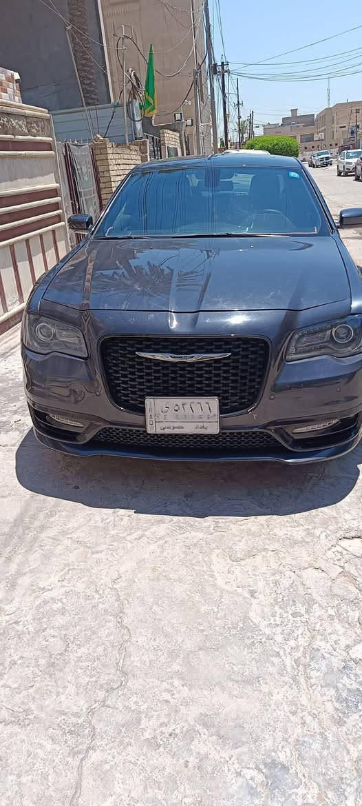اوباما موديل ١٨s  وارد امريكي السياره احنه مستوردينهة دخول جديد فول واحد على واحد حادثهة وسونارهة مرفق بل صور ماشيه ١٧٠ كيلو متر مو مايل  بيع سريع الجاد يتصل ويدلل *********** ماموجود خاص ملاحضه السياره بيهة بابين كلير طلع من امريكا
