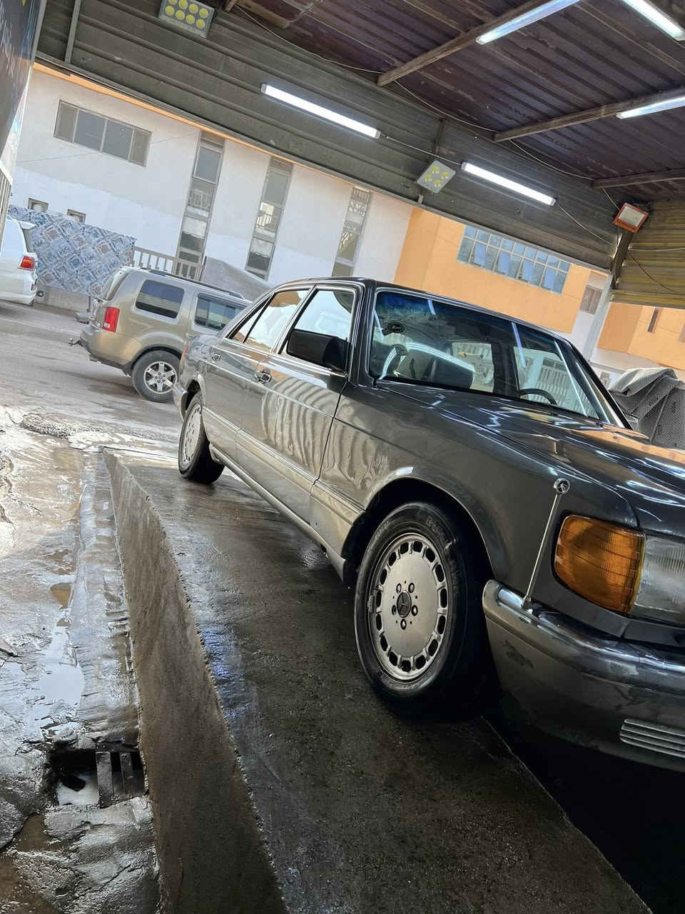 سلام عليكم رائسي موديل 1987 جاهزة تبريد سلايت محرك ففتي تخم تاير رقم ديالى انكليزي بسم خالي تحويل ثاني يوم سعره 60 وبي مجال مكانه بغداد ***********
