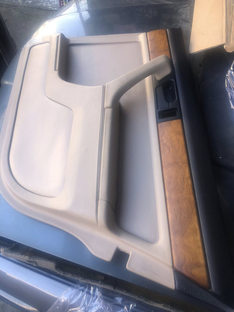 متوفر غرفه 700لون بيجي // غرفه 500 لون اسود بدون تنته وكاعيه
عنوان بغداد مجمع مشن شارع تاسع محل الحمد ***********
