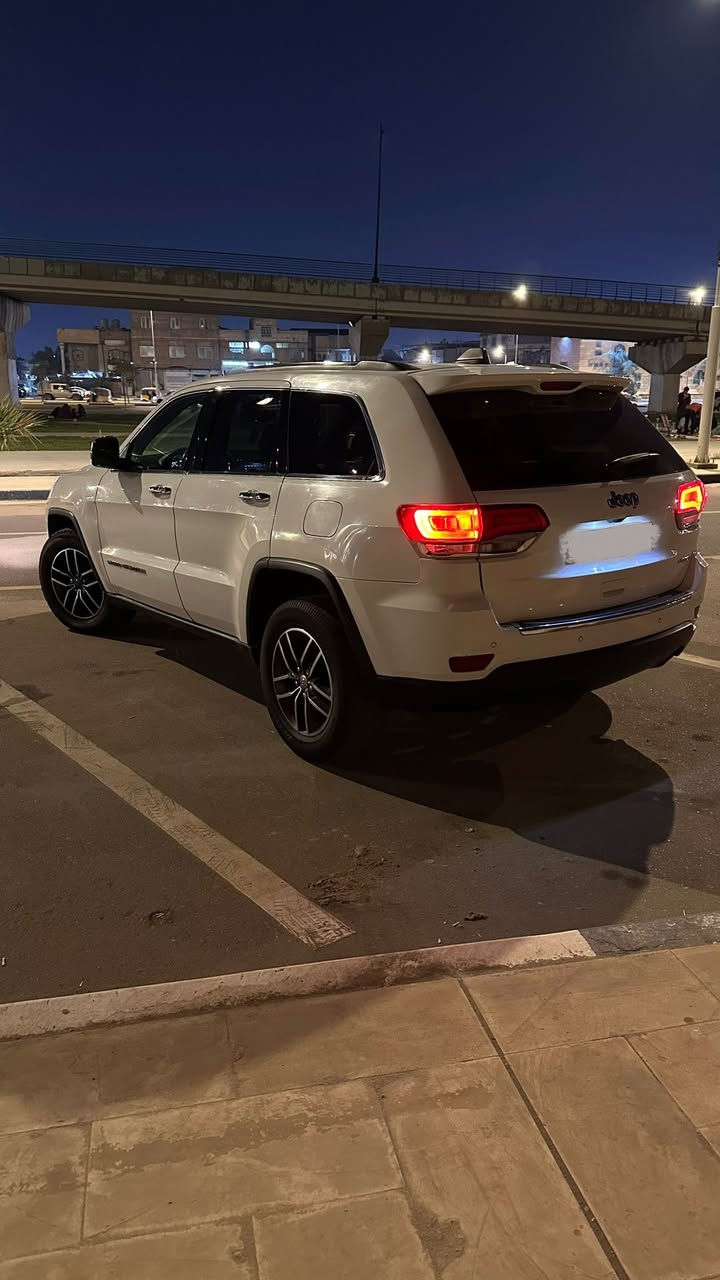 جيب جراند شيروكي ليمتد
مـديل 2017 كصه جنطه

￼#ادوات_ادوات_دخول_جديد #متؤمة_انگليزي_شغل_اصلي

محرك  3600/V6 ✈️
كير كوبره 

كشنات كهرباء  
تبريد ثلج 

حداديه جديده 
تخم تاير جديد

بصمة تشغيل 
فول تحكم ستيرن 
جنطه كهرباء 

#الـمكان_البصرة🇮🇶
#السعر_اتصل_وتدلل 
 *********** 📞
