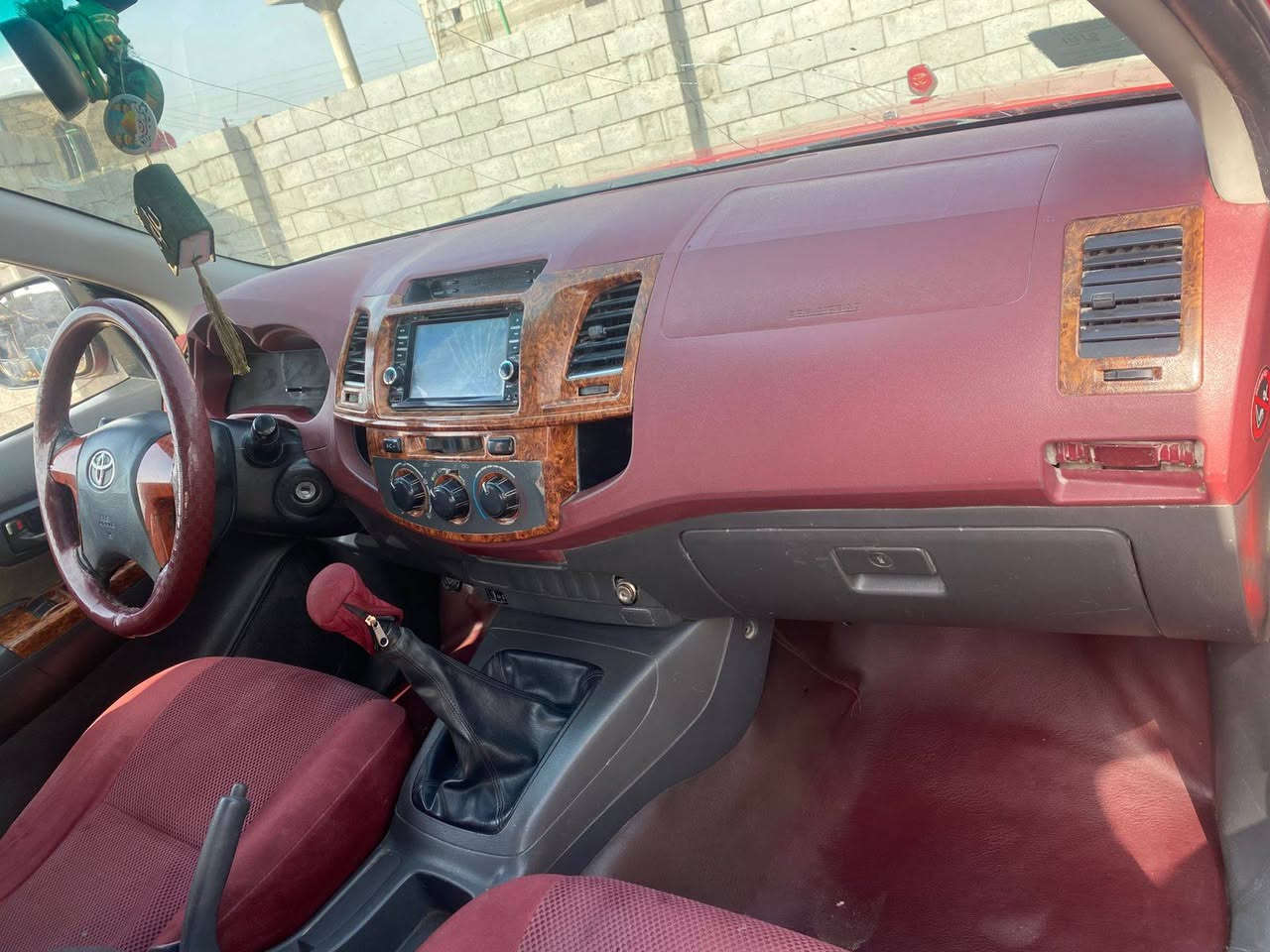 السلام عليكم للبيع هايلوكس موديل 2012 كير عادي حداده تخم تاير تبريد كل شيء جاهز سياره رقم واسط سنويه لل 28 تحويل ثاني يوم شرط بالمكاتبه سياره بيها صبغات بالقماره المكان البصره الدير الهاتف *********** السعر 145 وبيها مجال للطيبين بيع مستعجل
