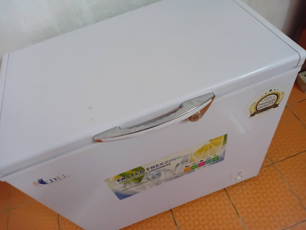 "مجمدة للبيع بحالة ممتازة، استعمال خفيف جداً لمدة 6 أشهر فقط. نظيفة جداً وما بيها أي عطل. سبب البيع عدم الحاجة. اخذناهه ب٣٥٠ سعرها ٢٠٠ بس للتواصل *********** واتساب
