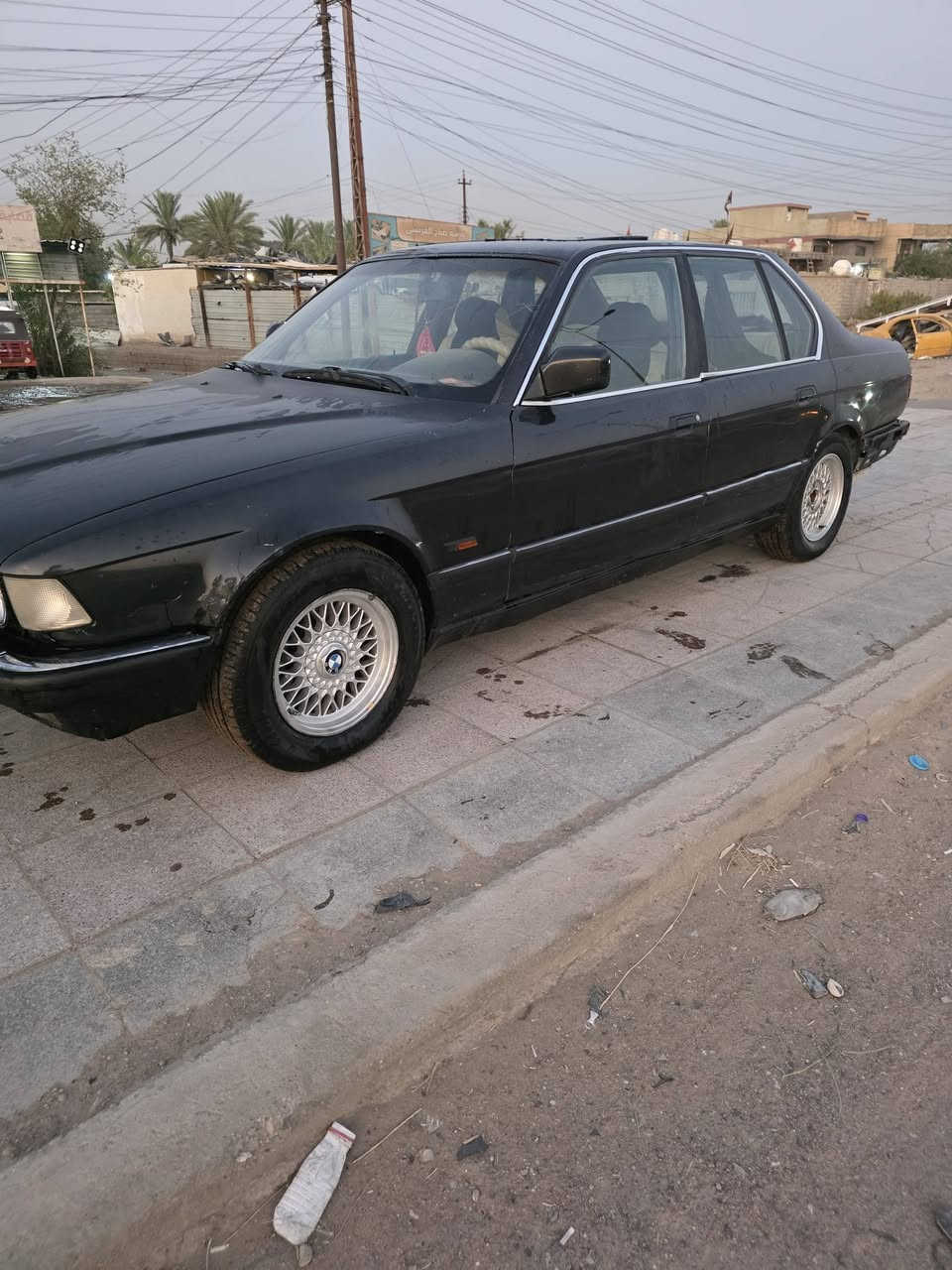 السلام عليكم بي ام حجم 35 جير ومكينه حلوات صدر جديد تخم تاير مطلوبه غرامه مليون وربع السعر 18 قفل والغرامه على المشتري تحويل مباشر مكان السياره فلكه بسمايه منطقه الورديه اي استفسار اتصال على هذا الرقم *********** مكاني بغداد بسمايه
