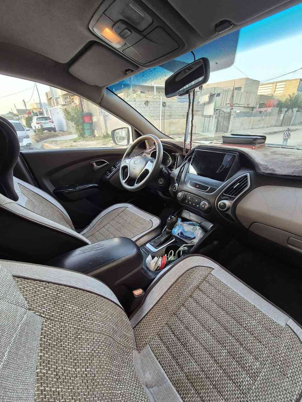 السلام عليكم توسان ٢٠١٤خليجي رقم نجف انكليزي سنويه ٢٩ مكينه وكير خير من الله السيارة 
متجايه والسونار مرفق وي الصور السعر ١٠٥ شرط التحويل الإتصال علي الأرقام التاليه *********** ***********
