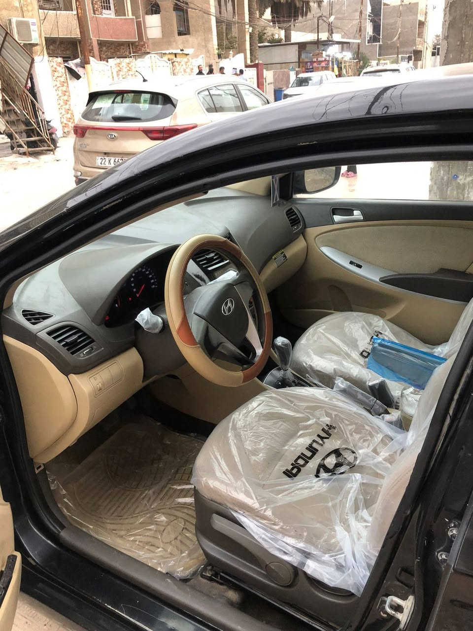 السلام عليكم
اكسنت 2011 وارد خليجي
مكينه 1600
 رقم اربيل 
بأسمي تريد تحويل تريد وكاله اني حاظر
السياره صبخ اربع قطع 
بدون دواخل
السياره جاهزه ما ناقصهه اي شي
مكان السياره بغداد سعر 78
الاستفسار 
 ***********
غير متواجد علفيس
