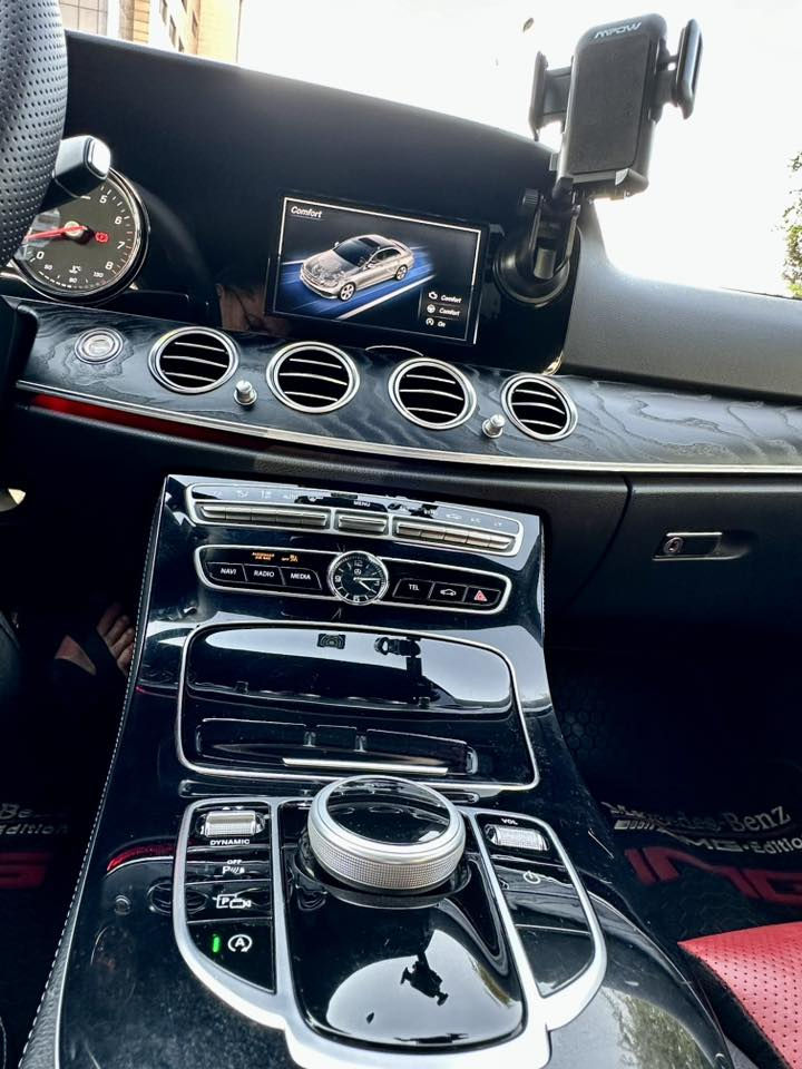 السلام عليكم ورحمة الله وبركاته .
من بعد اذن الاخوة القائمين على الصفحة 

مارسيديس إي ٢٥٠ / ٢٠١٧ للبيع رقم اربيل كلين تاتيل ، السيارة بحالة جديدة ، وارد الماني ضمان دولي  .

المواصفات

اولا :  ناقل حركة ١٠ نمر .

ثانيا : ايرباك عدد ثمانية .

ثالثا : انارة محيطية داخلية اكثر من ستين لون .

رابعا : انارة خارجية ذكية بعدسات زينون اربعة مليون بيكسل مع خاصة حماية السائق المقابل من الانارة المباشرة .

خامسا : مرايا جانبية قلابة قابلة للطي .

سادسا : دخول ذكي مع بصمتي تشغيل .

سابعا : جميع الكشنات تدفئة .

ثامنا : كشنات جلد لونين اسود واحمر .

تاسعا : ماوس .

عاشرا : توفر جميع انظمة القيادة الامنة .

حادي عشر : رادار ٣٦٠ درجة .

ثاني عشر : رادار مانع تصادم ٣٦٠ درجة .

ثالث عشر : انظمة قيادة ( ايكو ، كونفورت ، سبورت ، سبورت بلص ، مخصص ) 

رابع عشر : سلايد روف .

خامس عشر : فول تحكم استيرن ، استيرن فايبريشن 
ومواصفات اخرى كثيرة .

السيارة بيها  بارد بثلاث اماكن اصغر من قبضة اليد وتركت بدون تصليح حتى المشتري يتمكن من معرفة حجم الضرر .

السيارة متواجدة في مدينة اربيل 
السعر ٢٨٥٠٠ دولار
٢٨٥ ورقة ، وقابل للتفاوض .
السيارة بحالة جيدة جدا وجميع ملحقات شريكة مارسيدس موجودة ، الدوسات الاصلية ، عدة الاطفاء ، تسارع السيارة من صفر الى ١٠٠ كيلومتر باقل من خمس ثواني

للاتصال
***********
