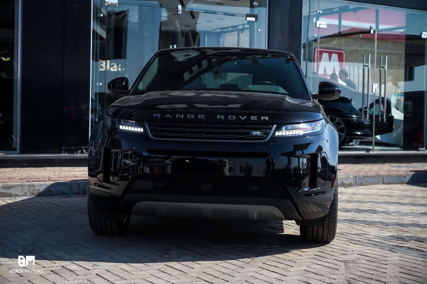 Range Rover Evoque

Model: 2025
Condition: Brand New

-Exterior Color: Santorini Black
-Interior Color: Ebony Leather

1.5L Turbo · 160 HP · 8-Speed Automatic · FWD

For more informations: 01070686526
📍Chill Out Gardenia 1, Suez Road

DM for details.

#rangerover
#evoque
#luxurycars
#blackmotors
#carsofinstagram


**إذا كنت صاحب هذا الإعلان وتريد حذفه لأي سبب، رجاءا أرسل رسالة إلى الدعم الفني**