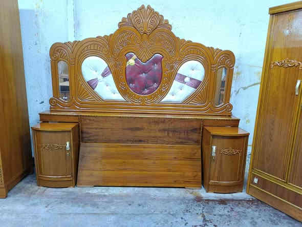 غرفة نوم عراقي شغل وسط سعرها بس 700مع شد ونقل واتساب راسلونة وتدللون ***********
