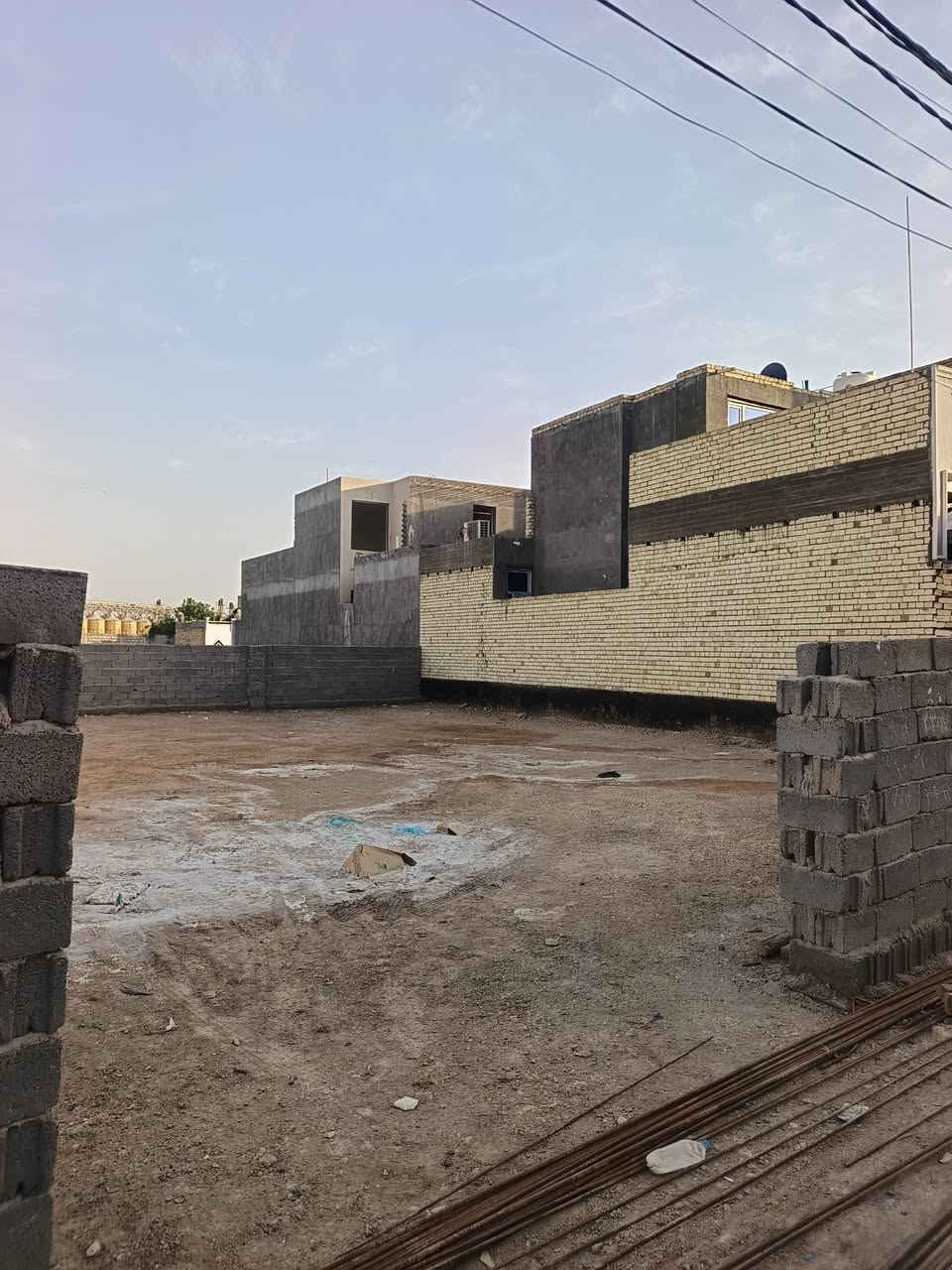 🏢✨ قــطــعــة أرض مــمــيــزة لــلــبــيــع ✨🏢
━━━━━━━━━━━━━━━━━━━━
📍 الــمــوقــع:
بابل – حي الجزائر
خلف مستشفى الحياة
━━━━━━━━━━━━━━━━━━━━
📐 الــمــســاحــة: 200 متر
📜 طــابــو زراعــي – ســنــد 25

📏 الــواجــهــة: 10 متر
🛣 عــرض الــشــارع: 10 متر

✅ مــحــدولــة وجــاهــزة
✅ مــوقــع ســكــنــي مــمــيــز
✅ قــريــبــة مــن الــخــدمــات الــرئــيــســيــة

━━━━━━━━━━━━━━━━━━━━
💰 الــســعــر: 75 مليون
✨ قــابــل لــلــتــفــاوض
━━━━━━━━━━━━━━━━━━━━━
📞 لــلــاســتــفــســار والــاتــصــال
🏢 مــكــتــب عــقــارات أَبــراج بــابــل:
• *********** (حسن الحسناوي)
• ***********
• ***********

🏢 مــوقــع الــمــكــتــب:
📍 بــابــل – حــي الــجــزائــر – مــقــابــل الــجــســر الــدولــي

━━━━━━━━━━━━━━━━━━━━━━
