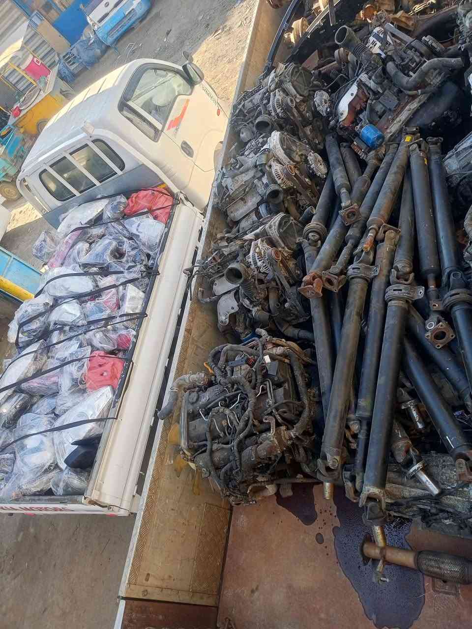 محلات صلاح الشمري لل ادوات الحتياطيه لل سيارات الكوريه بومه بريجو فونترا ام عيون جميع انواع السيارات الحمل العنوان حله حي الصناعي الشارع العريض الفرع الثاني ***********
