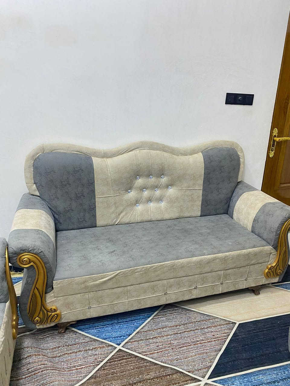 كرويتات خمس قطع للبيع سعر 300 وبيه مجال حك الجيه مكاني ناصريه مركز  استفسار ***********
