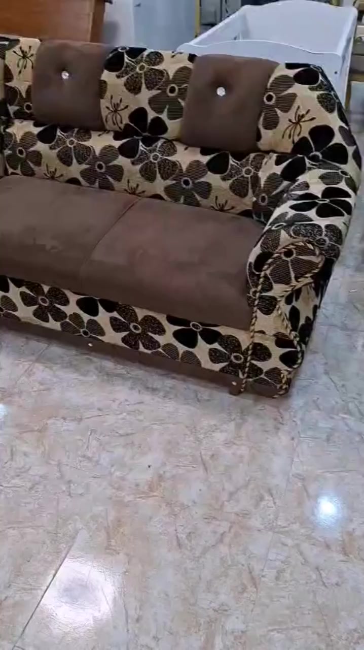 ديوان خشاب عراقي اصلي حيل نظيف السعر 270 الف بي مجال توصيل عدنه) رقم واتساب ***********
