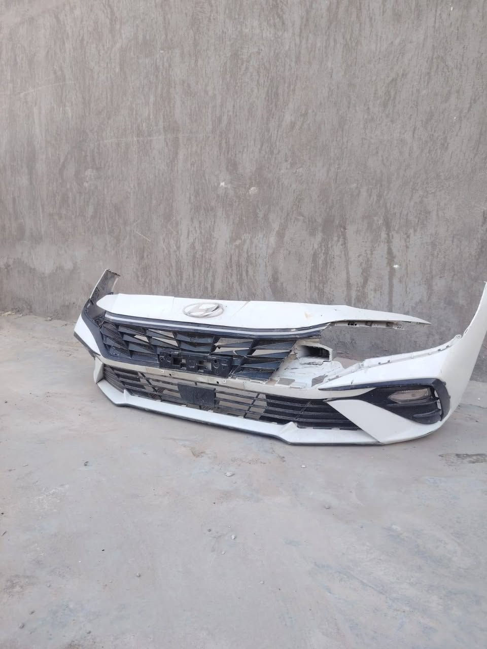 دعاميه الانتر تجميع صيني بلادي مال سيارتي بيه بس الشباك الفوك مكسور حتى البلاجكتر ماله اصلي  الاصليه مالته سعره بلسوك 600 دولار واني رايده 200 دولار. الي تفيده يتصل وبيه خير ويدلل رقمي ***********
