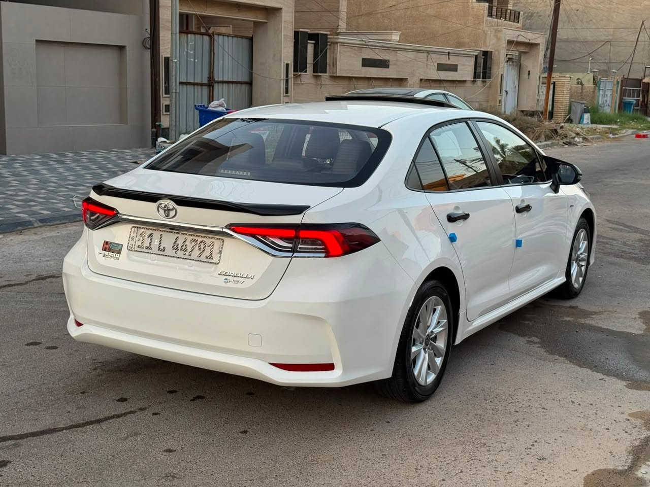 كورلا هايبرد الشكل الخليجي 2025 رقم بغداد باسمي ماشيه(9000)الاف فقط
السيارة على وضع الشركه مكفوله من الصبغ والضربه فقط بارد ومصلح Pdr  على كد 4 أصابع بحافة البنيد 
مواصفات السيارة 
محرك ١٨٠٠ بنزين + محرك  هايبرد
اوتو هولد
٣ أنظمة قيادة
حاملات اكواب
رادارامامي
حساس خلفي
الداخل اسود
نظام نزول منحدرات
لايت عدسات زينون
بلوتوث
بصمه 
سايد بريك بصمة
نظام ايزو فكس
@ قطعتين تبريد
طبعاً السيارة بعده على وضعية الشركه جميع العدة مامستخدمه
سيت الارضيات ال استلمته من الشركة بعده بنايلون ممفتوحه 
• والسيارة مشتري اله سيت كامل كفرات  اللون اسود والسيت يشمل (جنح خلفي + كفرات يدات الابواب + المري الجانبية )
السيارة سعرة (160) ورقة وبيه مجال بسيط
مكان السيارة بغداد حي الجامعه 
***********

