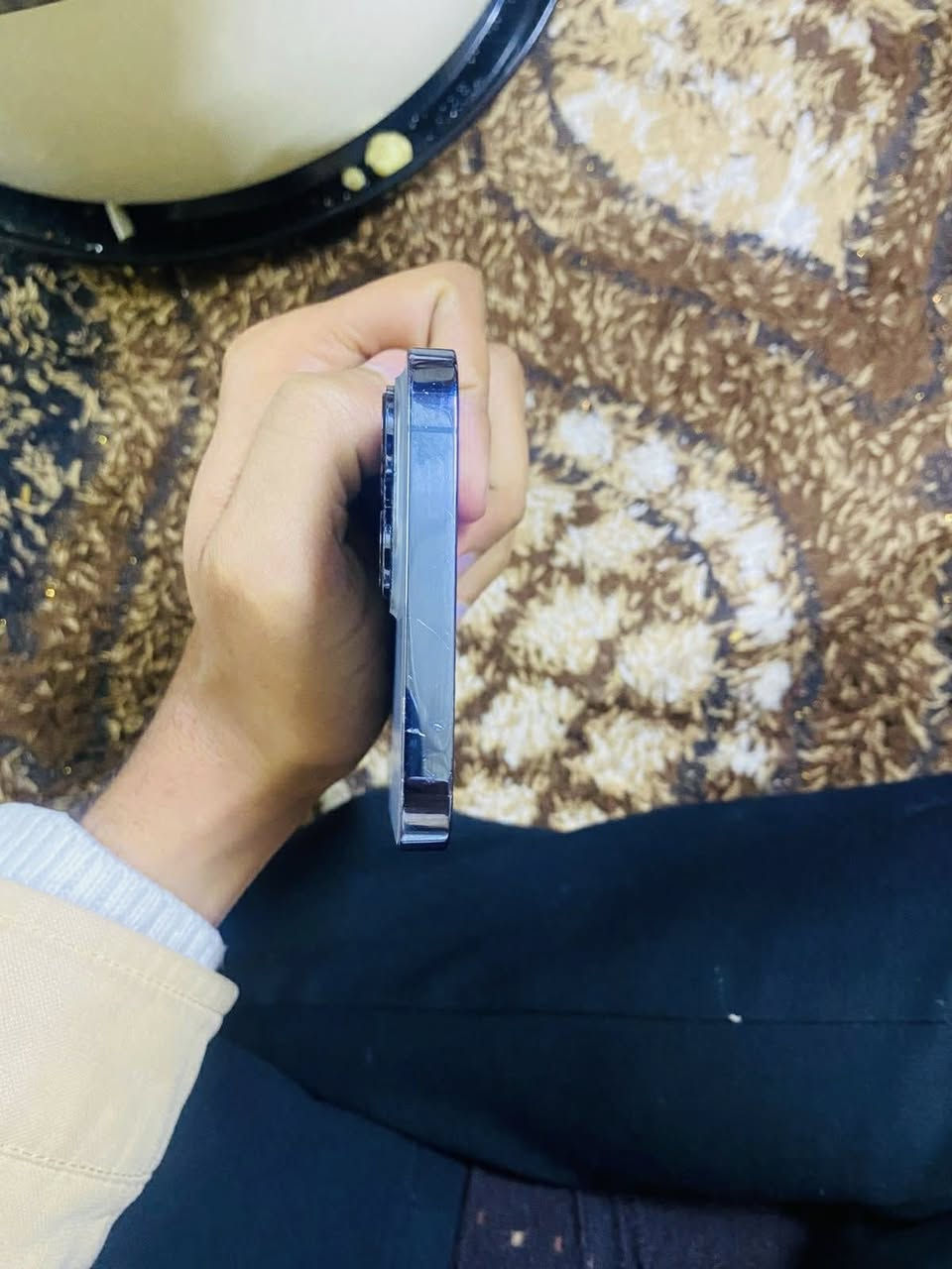 ايفون 13برو ماكس 
كله نورمال ميعبر هوه ممفتوح بس اضهر مكسور 
ذاكرة 256 بطاريه 78🔋 اسعر 600 لتواصل خاص او وتساب ***********
