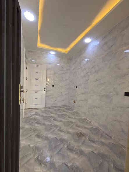 بيت ملكي 🏠 للبيع في البكر موقم مميز 
بناء فول هندسي 2025 سند طابو الزهور 

مساحه البيت 100 متر واجها6متر

يحتوي البيت ع استقبال وهول وغرفه نوم 🛌 ومطبخ وصحيات ومناور وكراج سيارة 🚘 

طابق ثاني هول و 3غرف نوم 🛌 وصحيات ومناور وبلكون وبيتونه 

يحتوي البيت ع 

نظام كاميرات 🎥 

نظام غسالات 

نظام سبالت 

نظام دكتات 

نظام دشات 

للاستفسار عن سعر البيت الاتصال على الرقم 

***********.    -   ***********
