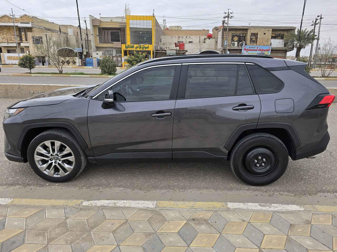 ‏Toyota RAV4 
2023 XLE primeom
السعر ١٩٠
الهاتف : ***********
تويوتا راف فور XLE  بريميوم
موديل 2023
ماشية 18 الف   

الحادث بنيد و جاملغ ايمن  مبدل الجاملغ الايسر ربع صبغ

حجم المحرك 4 سلندر 
المواصفات :
بصمة ابواب
بصمة تشغيل
الشاشة الجبيره 
تحديد مسار 
رادار أمامي(تحديد مسار)
رادار جانبي (نقاط عمياء) على المري 
رادار خلفي(التحذير من الاصطدام)
تحكم وضعيات القيادة Drive Modes 
ابل كار بلي بلوتوث بدون وياير
اوتو ستارت (Auto start)
اوتو ستوب(Auto Stop)
هاند بريك بصمة
اوتو هولد(Auto Hold) 
تحكم وضعيات القيادة,ECO,NORMAL,SPORT  
مانع انزلاق 
تحكمات استيرن 
وبقية المواصفات المعروفة
